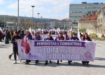Centos de mulleres mobilízanse coa CIG en Compostela ao berro de “feministas e combativas, en loita pola nosa dignidade”