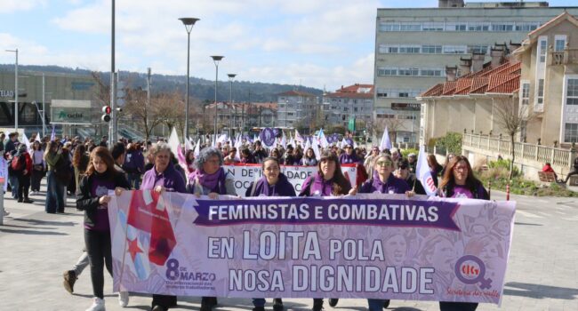 Centos de mulleres mobilízanse coa CIG en Compostela ao berro de “feministas e combativas, en loita pola nosa dignidade”