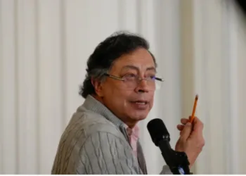 Petro: bomba en territorio colombiano es del Ejército ecuatoriano