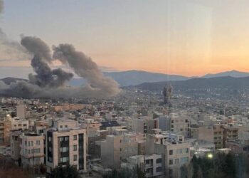 Cazas de EEUU se estrellan en Kuwait durante un ataque de misiles iraní