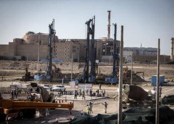 La OIEA confirma que los reactores de la central nuclear iraní de Bushehr -tras el impacto cercano de un misil de Israel- siguen intactos