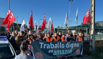 Seguimento case total no primeiro dos tres paros en Amazon do Porriño para reclamar melloras laborais