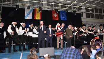 A Xunta financia a rede caciquil do PP na emigración no canto de promover un plan anticrise e políticas activas de emprego