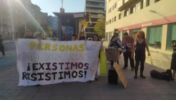 Personas no binarias: ¡Existimos, Resistimos! – Acciones frente de los oficinas de los registros civiles en diez ciudades