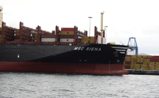 Dos barcos sospechosos de transportar material militar para Israel harán escala en puertos españoles durante los próximos días