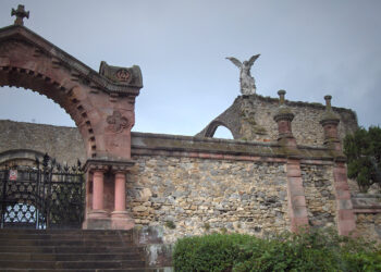 Cantabristas insta al obispado y al Gobierno de Cantabria a salvar el cementerio histórico de Comillas de la destrucción