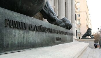 Europa Laica denuncia la «claudicación del Estado», pide boicotear la presencia del Papa en el Congreso de los Diputados y que no se le reconozca como «jefe de Estado»