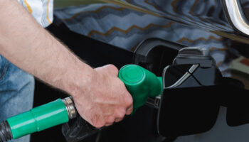 Pese a la bajada del petróleo, las gasolineras encarecen otros 8 céntimos el litro de gasóleo este martes