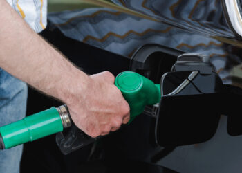 Pese a la bajada del petróleo, las gasolineras encarecen otros 8 céntimos el litro de gasóleo este martes