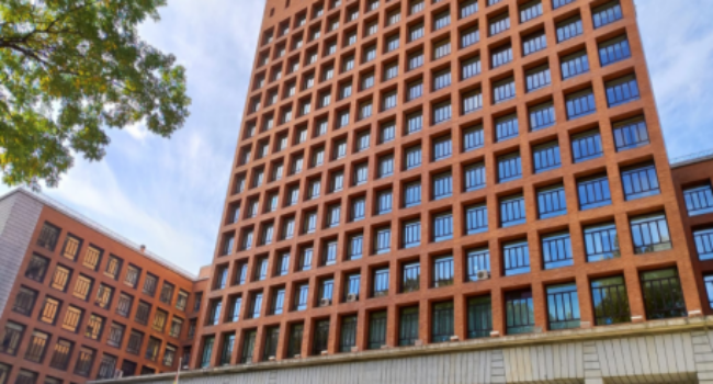 El Ministerio de Consumo advierte a 13 fondos e inmobiliarias de la obligatoriedad de aceptar la prórroga de los alquileres en sus 100.000 viviendas