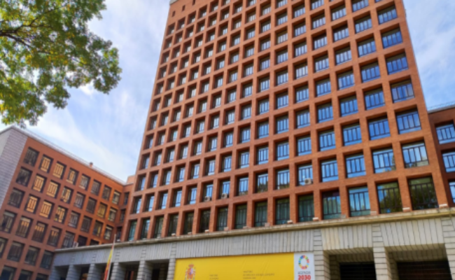 El Ministerio de Consumo advierte a 13 fondos e inmobiliarias de la obligatoriedad de aceptar la prórroga de los alquileres en sus 100.000 viviendas