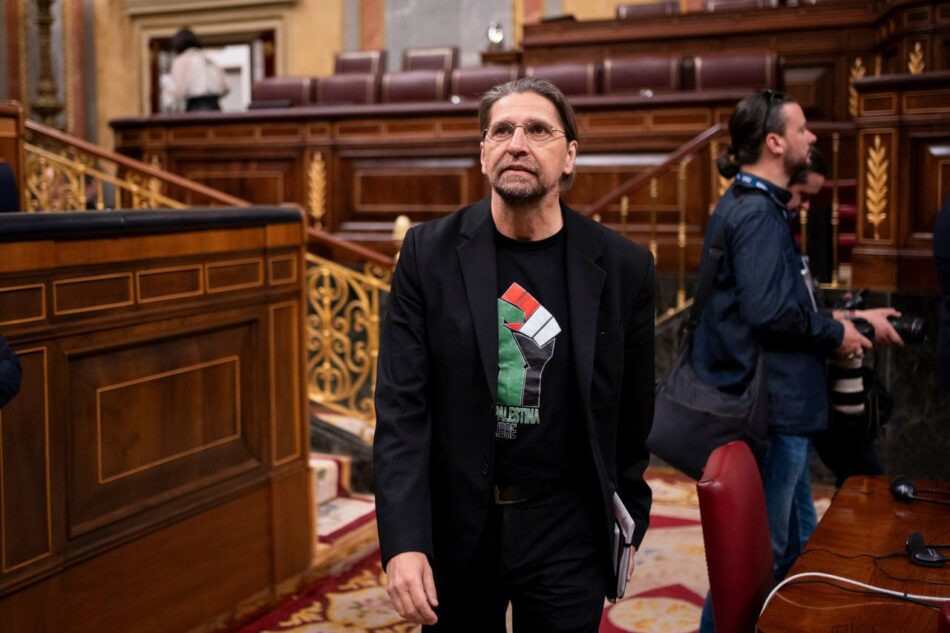 Francisco Sierra muestra en nombre del Grupo Plurinacional Sumar el “completo respaldo” a las demandas de la ‘Plataforma de Radiotelevisiones Públicas en Lucha’