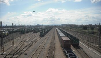 Huelga en la plantilla de ferroviarios de ALSA en la Estación clasificatoria Font Sant Lluís de València