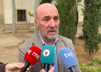 IU-Verdes impulsa en la Asamblea una ofensiva institucional para llevar energía solar a Cuba frente al “bloqueo criminal” de EEUU