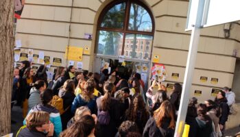 El conflicto en el Ayuntamiento de Barcelona se enquista: las Escuelas Infantiles van a la huelga los días 16 y 20 de marzo por unas condiciones dignas en las aulas