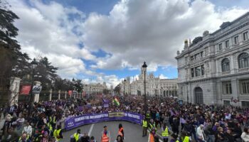 Las feministas desbordan las calles en Madrid este 8M frente al fascismo