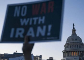 Solo uno de cada cuatro estadounidenses respalda los ataques contra Irán, según las encuestas más recientes; Bernie Sanders denuncia una “guerra ilegal”