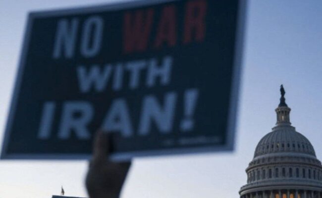 Solo uno de cada cuatro estadounidenses respalda los ataques contra Irán, según las encuestas más recientes; Bernie Sanders denuncia una “guerra ilegal”