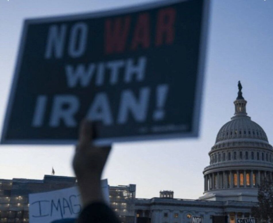 Solo uno de cada cuatro estadounidenses respalda los ataques contra Irán, según las encuestas más recientes; Bernie Sanders denuncia una “guerra ilegal”