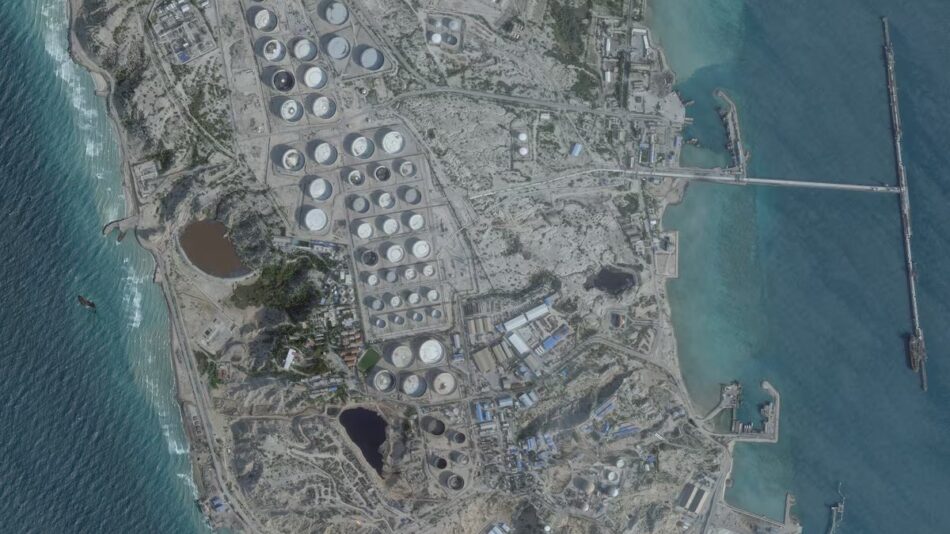 EE.UU. asegura haber golpeado más de 90 objetivos militares en la isla iraní de Kharg, aunque las instalaciones petroleras parece que no sufrieron daños