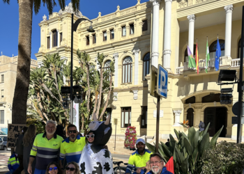 Llega la víspera de la huelga de hambre de la plantilla de redes de saneamiento a las puertas del Ayto. de Málaga