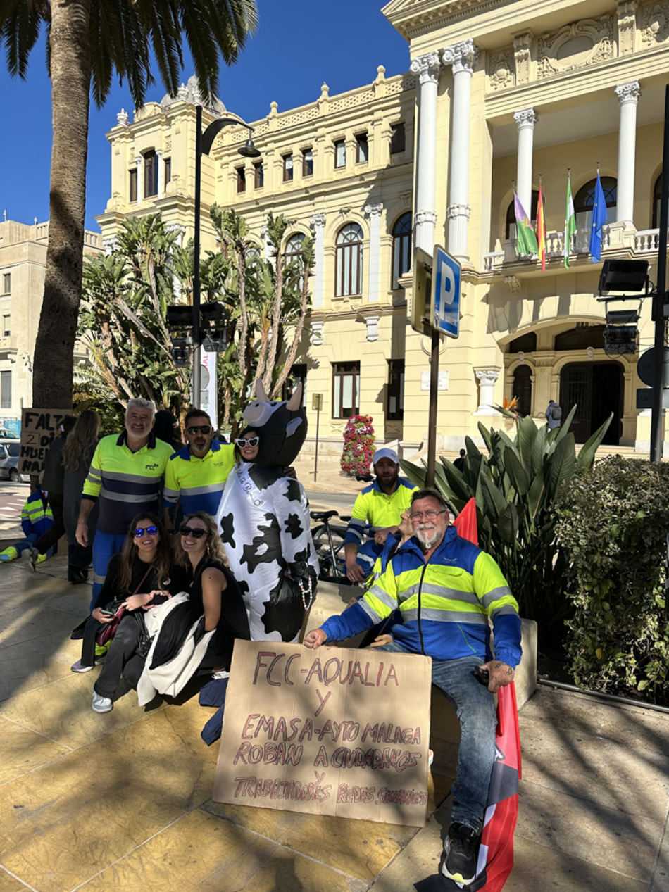 Llega la víspera de la huelga de hambre de la plantilla de redes de saneamiento a las puertas del Ayto. de Málaga
