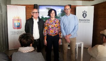 Entre el marketing y la realidad en el Dolmen de Dombate: critican al alcalde del PP en Cabana por promocionar el sello Starlight en la Costa da Morte mientras apoya eólicos e instala farolas led que perjudican al cielo nocturno