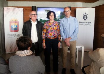 Entre el marketing y la realidad en el Dolmen de Dombate: critican al alcalde del PP en Cabana por promocionar el sello Starlight de la Costa da Morte mientras apoya eólicos e instala farolas led que perjudican al cielo nocturno