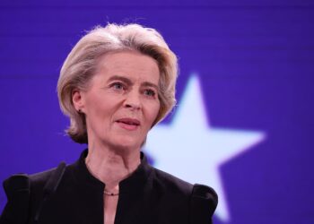Alianza Verde considera perdedora la apuesta de Von Der Leyen por la energía nuclear y exige al gobierno acelerar la transición energética