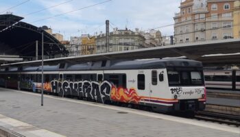 El colapso del servicio de Cercanías Valencia es consecuencia del abandono al que ha sido relegado en los últimos años