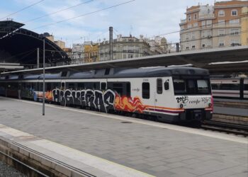 El colapso del servicio de Cercanías Valencia es consecuencia del abandono al que ha sido relegado en los últimos años