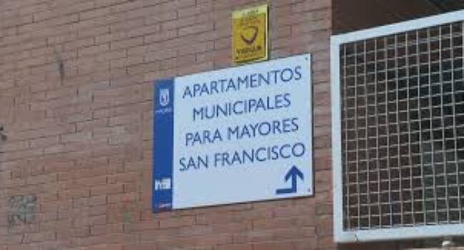 Los últimos residentes de los pisos para mayores de San Francisco, a punto de ser desalojados por el Ayuntamiento de Madrid