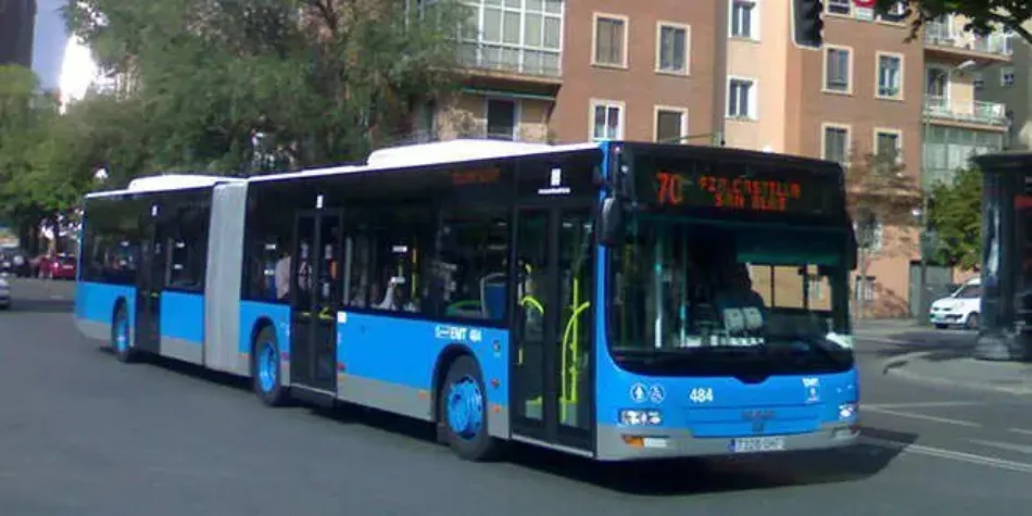 Las asociaciones vecinales de San Blas consiguen un aumento de las frecuencias en la línea del bus directo al hospital Ramón y Cajal