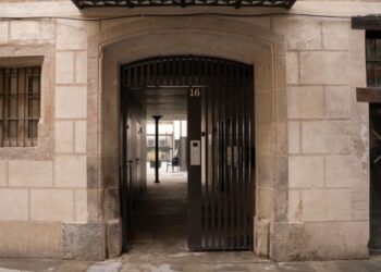 BComú demana la compareixença de la Tinenta Bonet per incompliment flagrant i sistemàtic del 30%