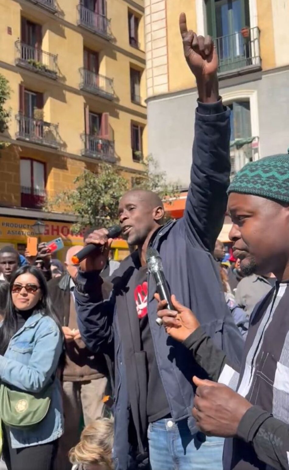 Más de 300 organizaciones de todo el Estado respaldan la versión del vecindario sobre la detención de Serigne Mbayé