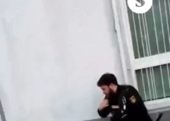 Podemos denuncia la brutalidad policial registrada en grabaciones efectuadas durante la detención de Serigne Mbaye y exige una investigación independiente