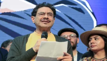 Iván Cepeda se mantiene por delante en las encuestas de cara a las elecciones colombianas