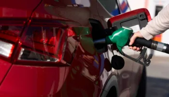 FACUA critica que el PSOE eluda fijar precios máximos para los combustibles y opte por el maquillaje fiscal reclamado por las empresas que inflan sus beneficios