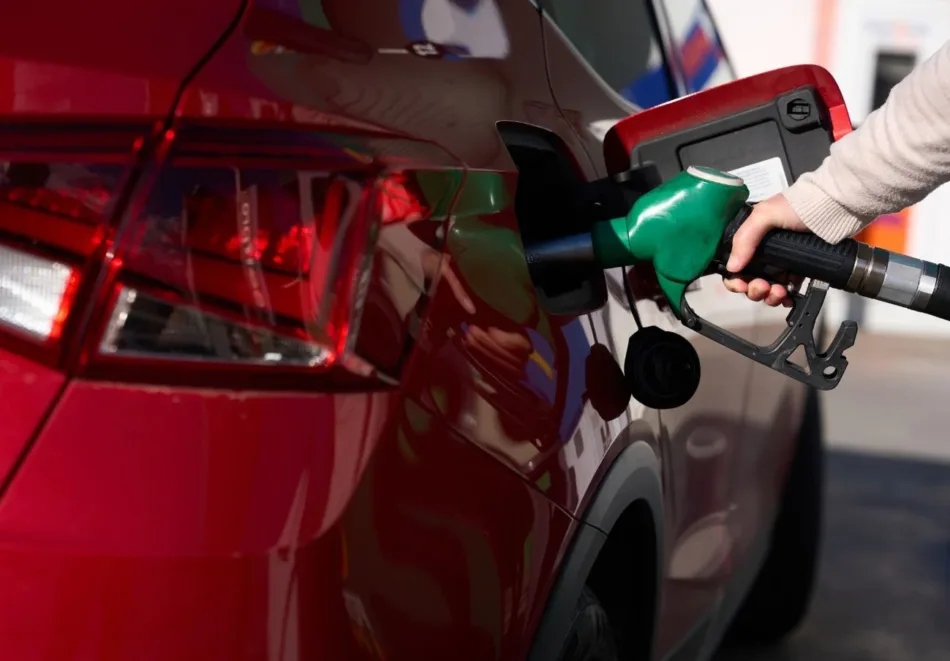 FACUA critica que el PSOE eluda fijar precios máximos para los combustibles y opte por el maquillaje fiscal reclamado por las empresas que inflan sus beneficios