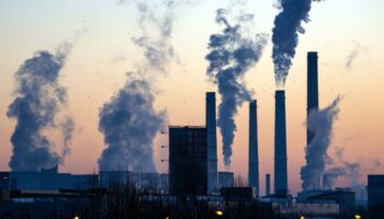 Ecologistas en Acción exige una transición energética justa ante la crisis actual