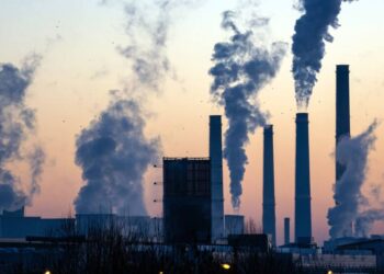 Ecologistas en Acción exige una transición energética justa ante la crisis actual