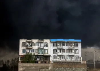 Canciller de Irán califica de «ecocidio» ataque israelí a depósitos de combustible