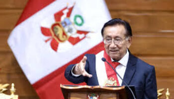 Presidente de Perú traslada su rechazo a la privatización de la petrolera estatal