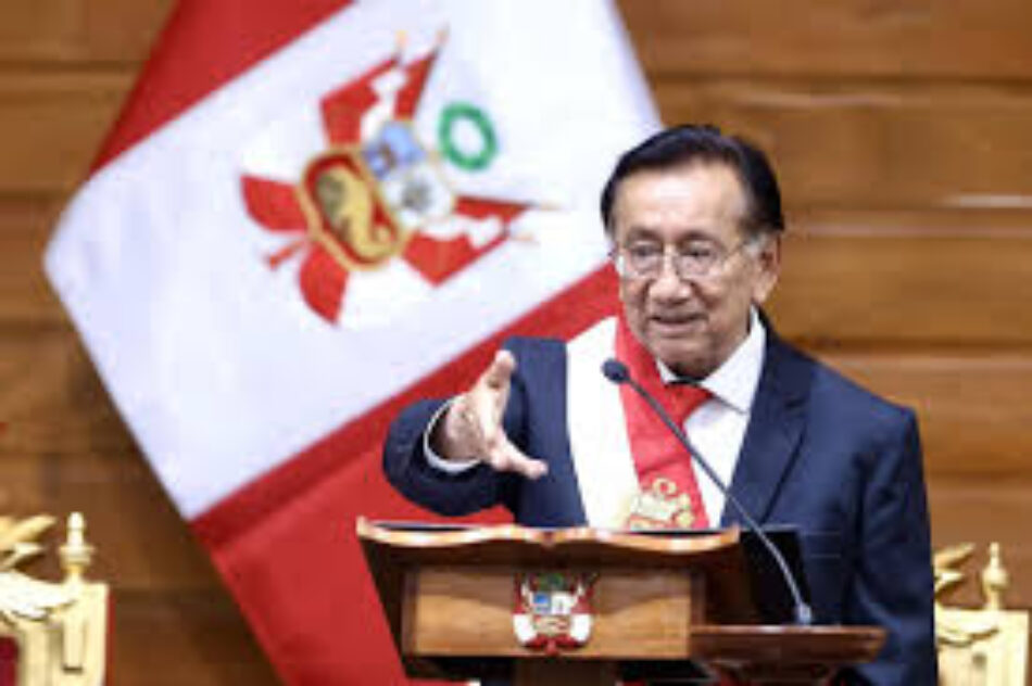 Presidente de Perú traslada su rechazo a la privatización de la petrolera estatal