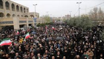 Una manifestación masiva en Teherán condena los ataques de EEUU e Israel