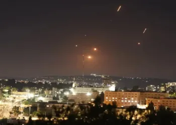 Irán lanza decimonovena ola de misiles contra Israel y países de la región aliados de EE.UU.