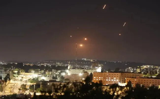 Irán lanza decimonovena ola de misiles contra Israel y países de la región aliados de EE.UU.