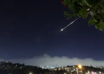 Irán lanza la oleada 87 de ataques contra sitios estratégicos de EE.UU. e Israel