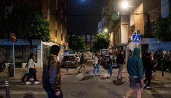 APDHA denuncia que el Ayuntamiento de Sevilla está recurriendo a bulos y mentiras que pueden provocar un brote de racismo y xenofobia en la Macarena