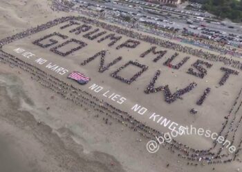 El País omitió de su portada del domingo las históricas y masivas movilizaciones contra Trump en las que millones de personas clamaron contra la guerra